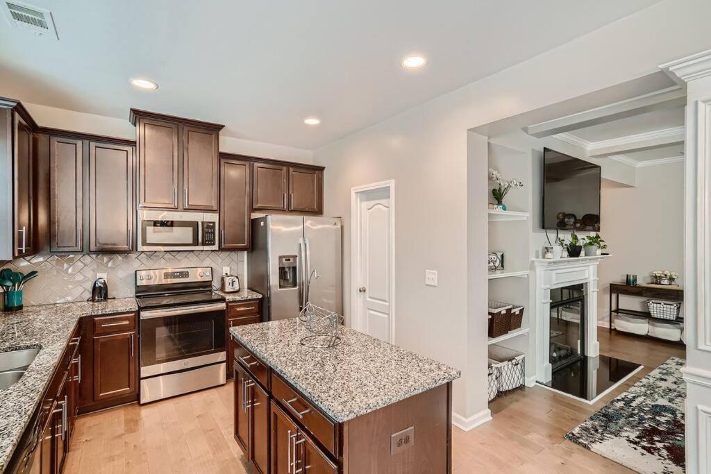 הוילה Collinsville Luxury Townhouse In Atlanta Suburb מראה חיצוני תמונה